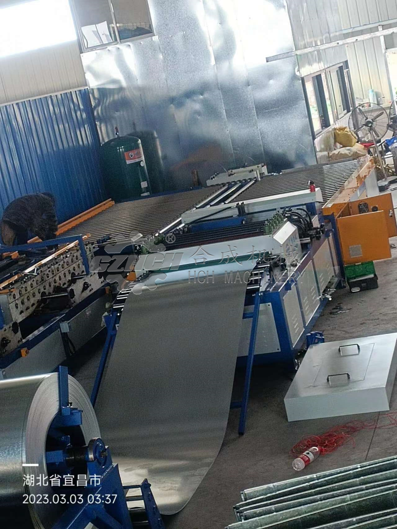 湖北宜昌客戶訂購的風管生産線調試現場